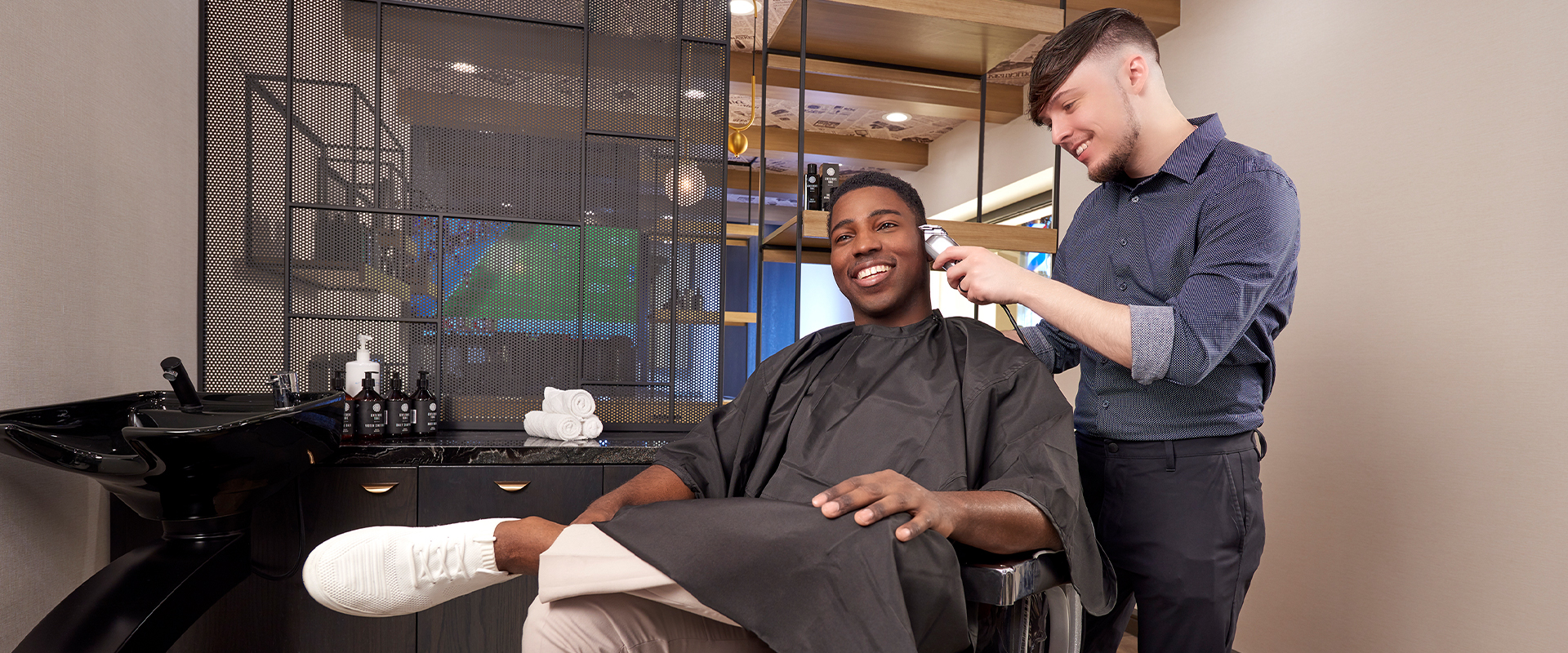 spa-aquae-las-vegas-barber-shop-chair